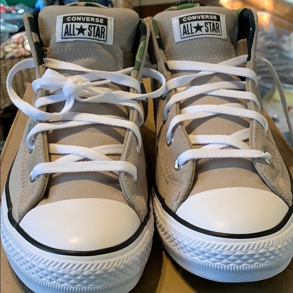 Converse Other - Almost New Converse Mids